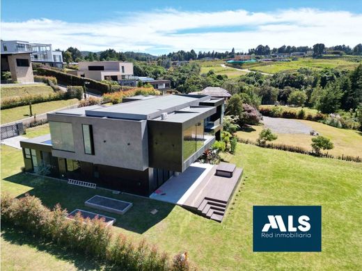 منزل ﻓﻲ Envigado, Departamento de Antioquia