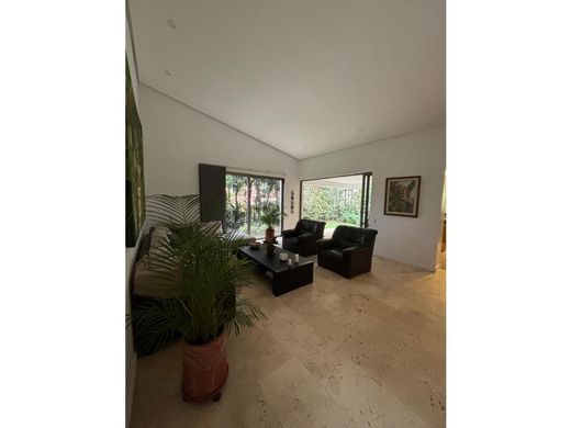 Luxe woning in Sabaneta, La Estrella