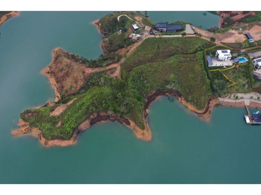 Grond in El Peñol, Yarumal