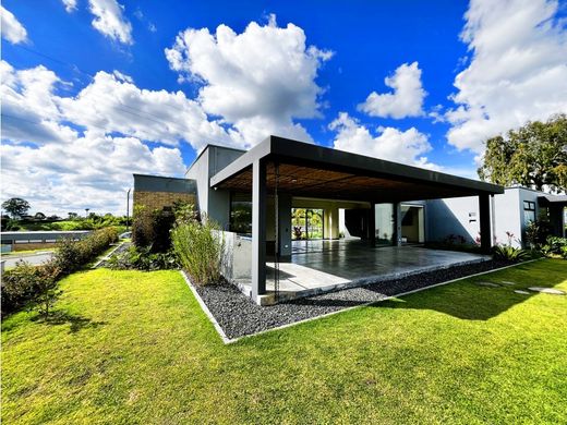 منزل ريفي ﻓﻲ Armenia, Quindío Department