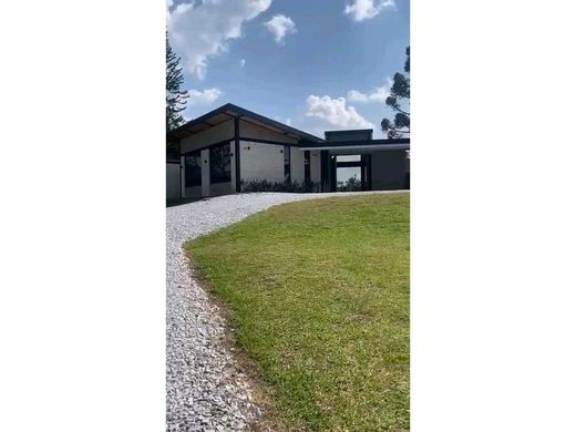 컨트리하우스 / La Ceja, Departamento de Antioquia