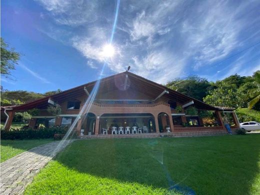 ‏בתים כפריים או חוות ב  La Pintada, Departamento de Antioquia