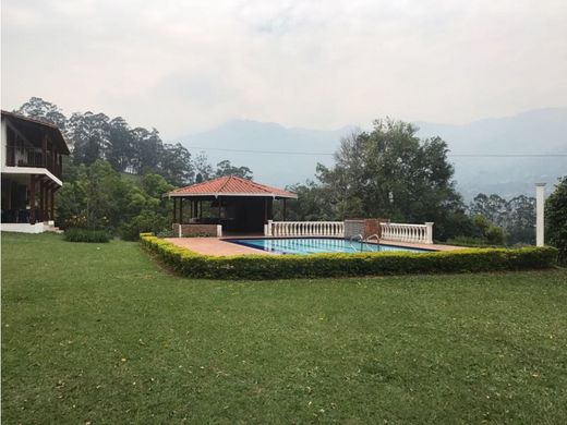 Girardota, Departamento de Antioquiaのカントリー風またはファームハウス
