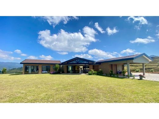 컨트리하우스 / La Ceja, Departamento de Antioquia