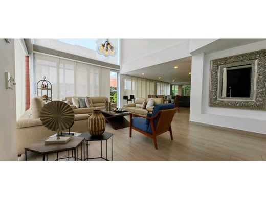 Luxe woning in Sabaneta, La Estrella