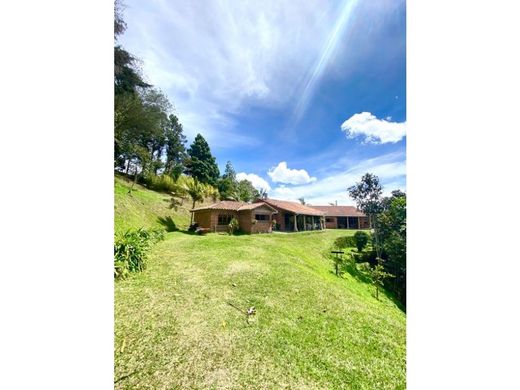 منزل ﻓﻲ Envigado, Departamento de Antioquia