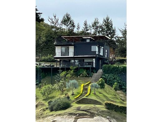 Country House in El Peñol, Yarumal