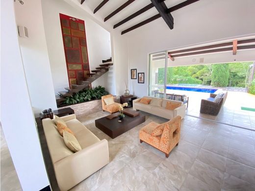 منزل ريفي ﻓﻲ Armenia, Quindío Department