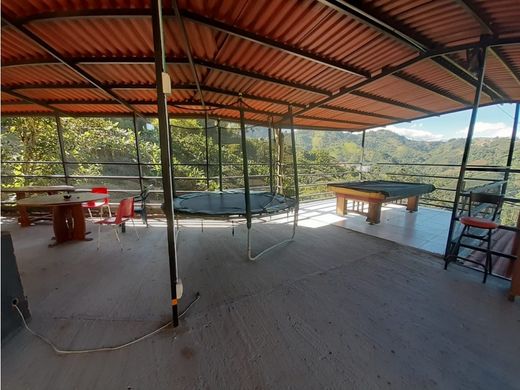 ‏בתים כפריים או חוות ב  Manizales, Departamento de Caldas