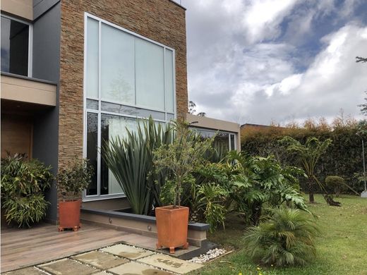 منزل ريفي ﻓﻲ Envigado, Departamento de Antioquia