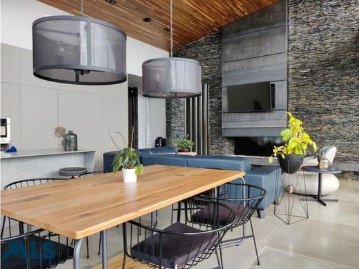 منزل ﻓﻲ Envigado, Departamento de Antioquia