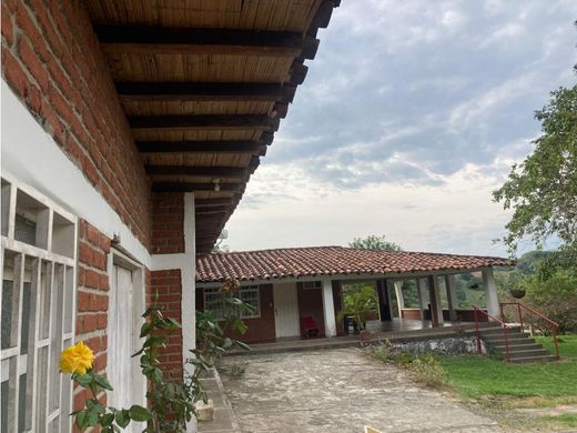 Ρουστίκ ή αγροικία σε Cartago, Departamento del Valle del Cauca