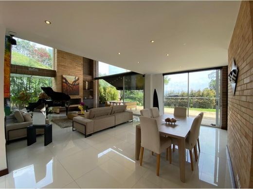 منزل ﻓﻲ Envigado, Departamento de Antioquia