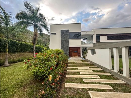 ﻣﻨﺰﻝ ﺭﻳﻔﻲ/ ﺑﻴﺖ ﻤﺰﺭﻋﺔ ﻓﻲ Santa Fe de Antioquia, Santafé de Antioquia