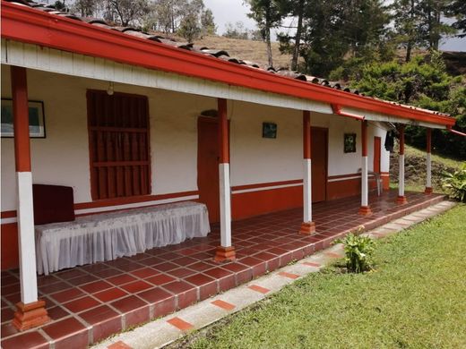 ﻣﻨﺰﻝ ﺭﻳﻔﻲ/ ﺑﻴﺖ ﻤﺰﺭﻋﺔ ﻓﻲ San Vicente, San Vicente Ferrer