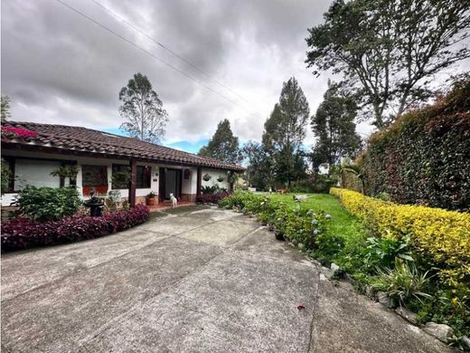 컨트리하우스 / Envigado, Departamento de Antioquia