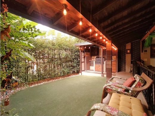 Πολυτελή κατοικία σε Envigado, Departamento de Antioquia