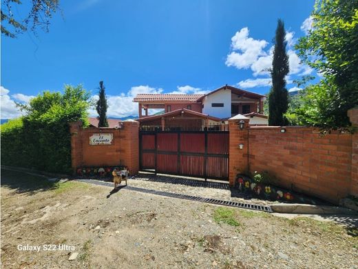 ﻣﻨﺰﻝ ﺭﻳﻔﻲ/ ﺑﻴﺖ ﻤﺰﺭﻋﺔ ﻓﻲ Santa Rosa de Osos, Departamento de Antioquia