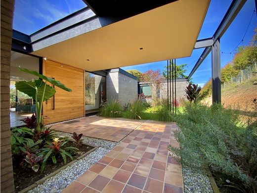 컨트리하우스 / La Ceja, Departamento de Antioquia