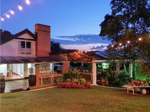 Köy evi Medellín, Departamento de Antioquia