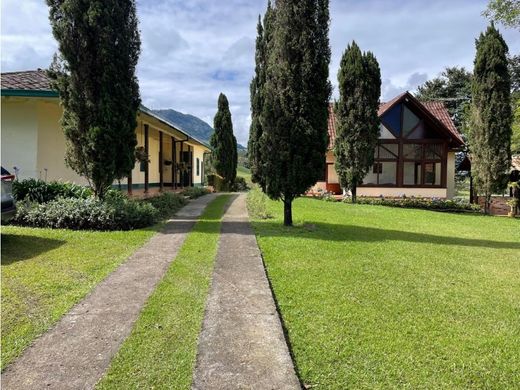 컨트리하우스 / La Ceja, Departamento de Antioquia