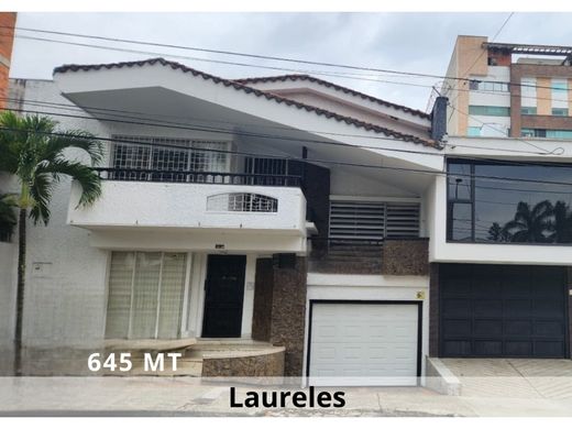 أرض ﻓﻲ ميديلين, Medellín