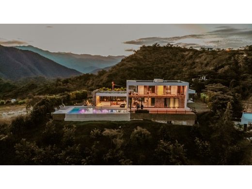 Luxury home in Sopetrán, Liborina