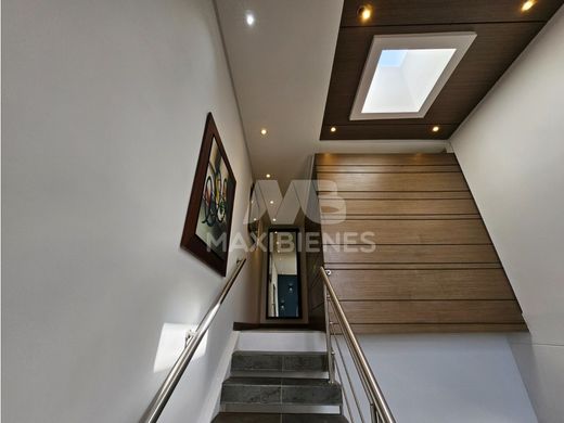 بنتهاوس ﻓﻲ ميديلين, Medellín