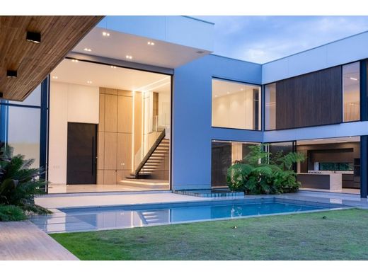 Загородный Дом, Перейра, Pereira