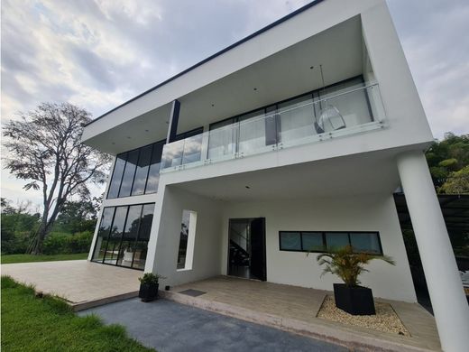 منزل ريفي ﻓﻲ Circasia, Quindío Department