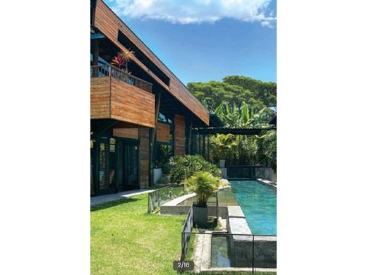 컨트리하우스 / Armenia, Quindío Department