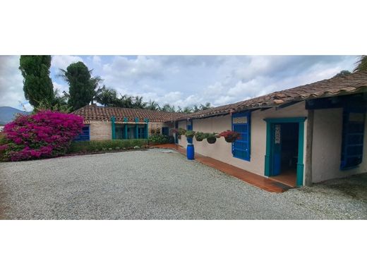 컨트리하우스 / La Ceja, Departamento de Antioquia