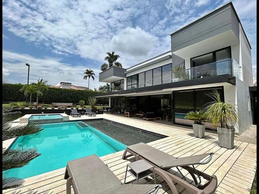 منزل ريفي ﻓﻲ Pereira, Departamento de Risaralda