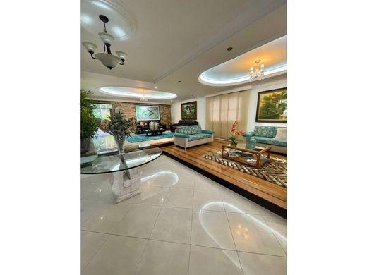 Πολυτελή κατοικία σε Μεδεγίν, Medellín