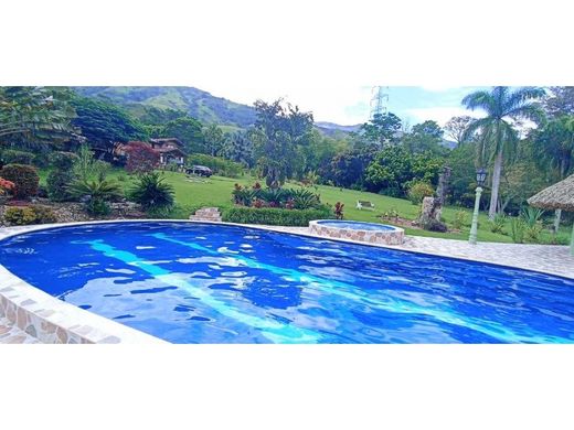 Cortijo o casa de campo en Barbosa, Departamento de Antioquia