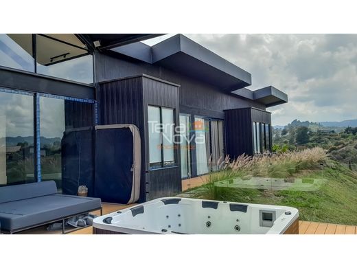 ﻣﻨﺰﻝ ﺭﻳﻔﻲ/ ﺑﻴﺖ ﻤﺰﺭﻋﺔ ﻓﻲ El Peñol, Yarumal