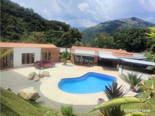 Gutshaus oder Landhaus in Titiribí, Departamento de Antioquia