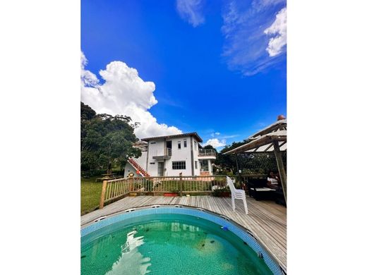 Quinta rústica - Guarne, Departamento de Antioquia