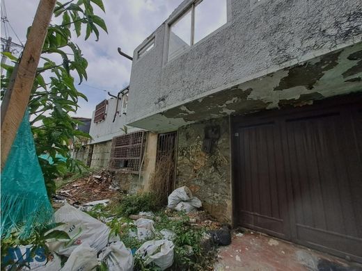 ‏קרקע ב  מדיין
, Medellín