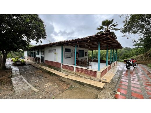 ‏בתים כפריים או חוות ב  Cartago, Departamento del Valle del Cauca