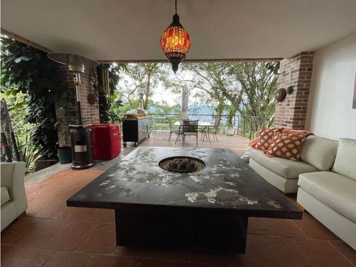 منزل ريفي ﻓﻲ Envigado, Departamento de Antioquia