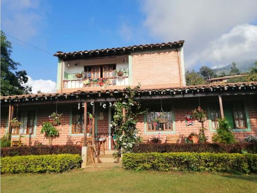 ‏בתים כפריים או חוות ב  Copacabana, Departamento de Antioquia