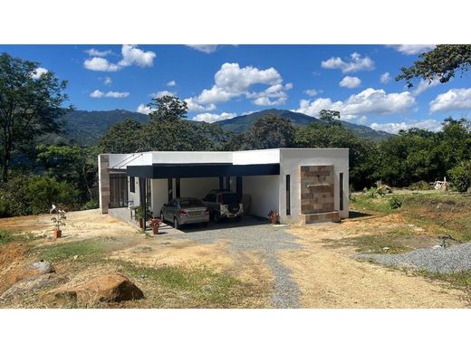 منزل ريفي ﻓﻲ Copacabana, Departamento de Antioquia