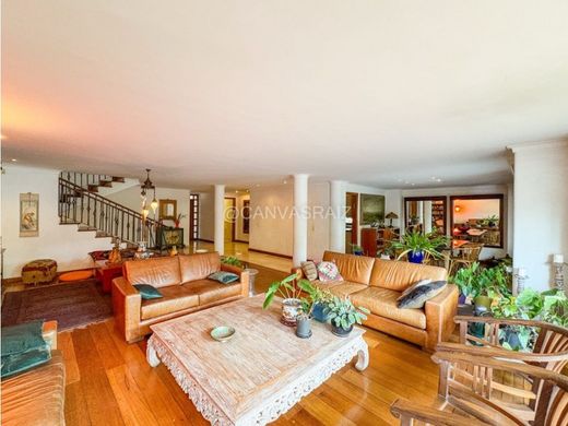 منزل ﻓﻲ Envigado, Departamento de Antioquia