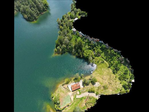 Terreno a Guatapé, Departamento de Antioquia