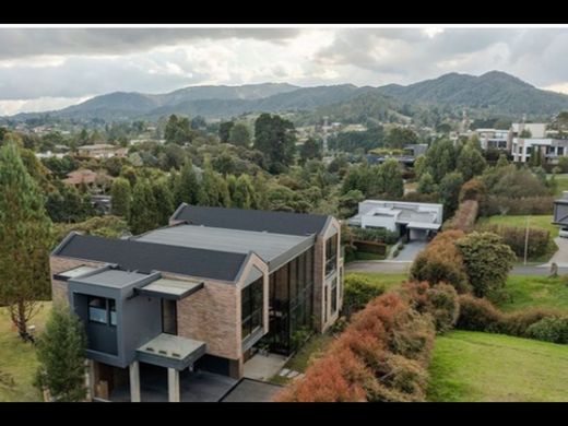 منزل ﻓﻲ Envigado, Departamento de Antioquia