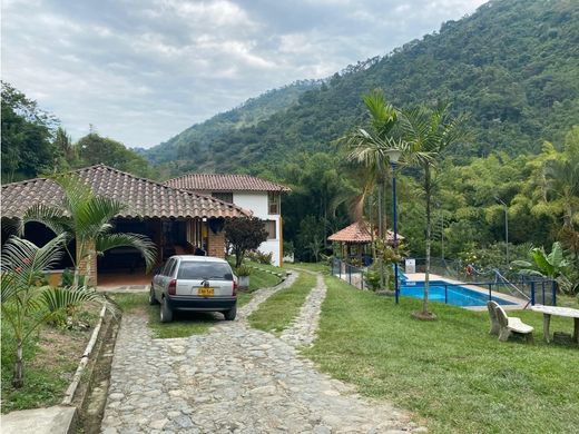 Köy evi Manizales, Departamento de Caldas