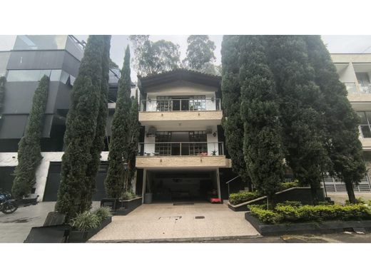 Edificio en Sabaneta, La Estrella