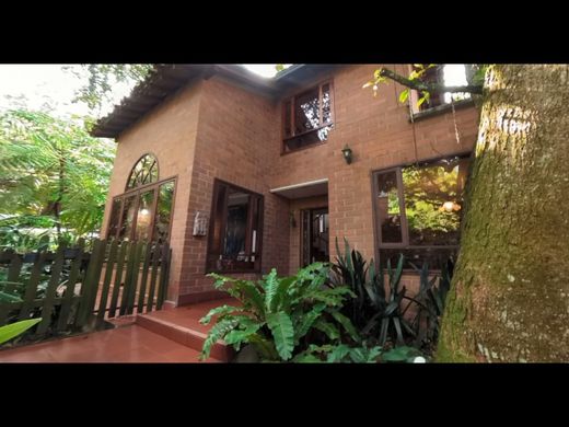 منزل ﻓﻲ Envigado, Departamento de Antioquia