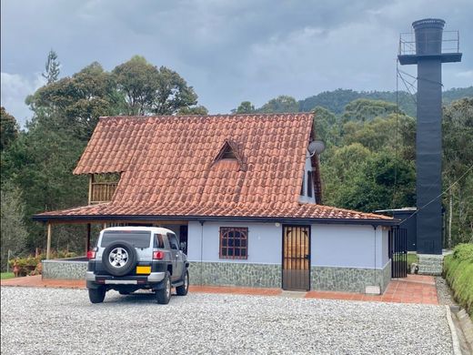 ﻣﻨﺰﻝ ﺭﻳﻔﻲ/ ﺑﻴﺖ ﻤﺰﺭﻋﺔ ﻓﻲ Envigado, Departamento de Antioquia